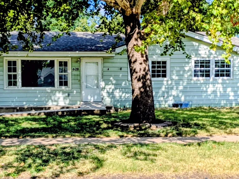628 N Abilene Ave — Photo 2