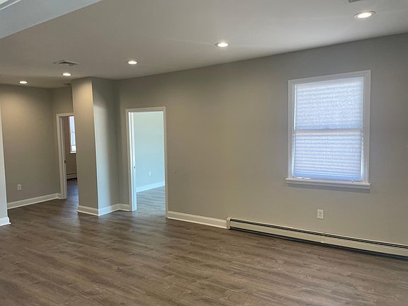 3rd image of 1847 Victory Blvd #2