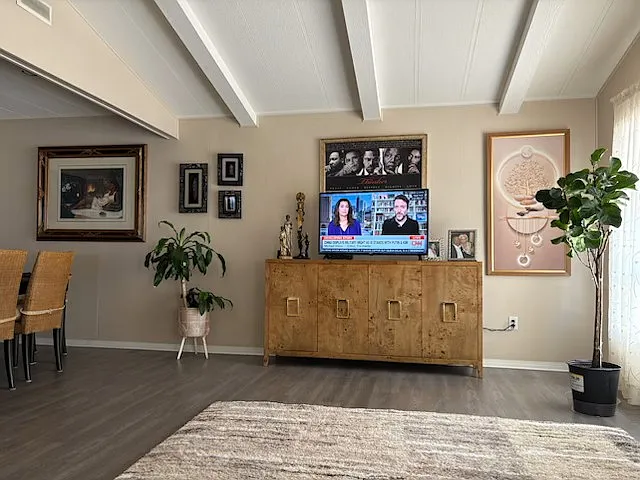 2 bed, 1300 sqft, $2,050 — Photo 4