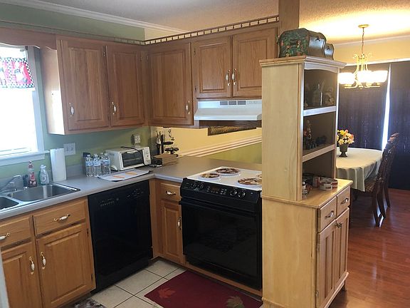 3rd image of 702 Deerfield Dr