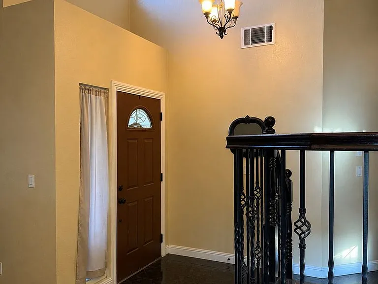 742 Rambleton Dr — Photo 4