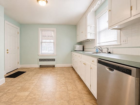 4th image of 67 Waverley St #67