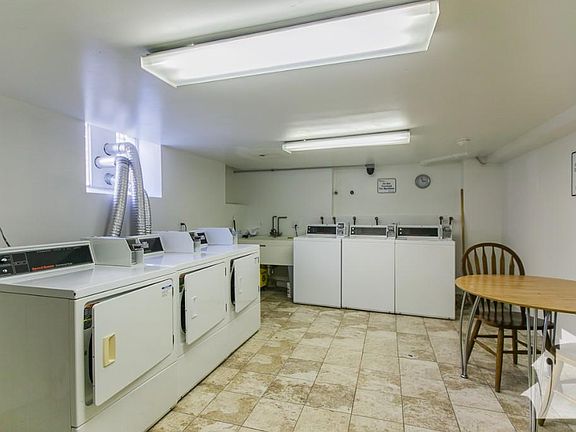 3rd image of 3933 N Clarendon Ave APT 606B