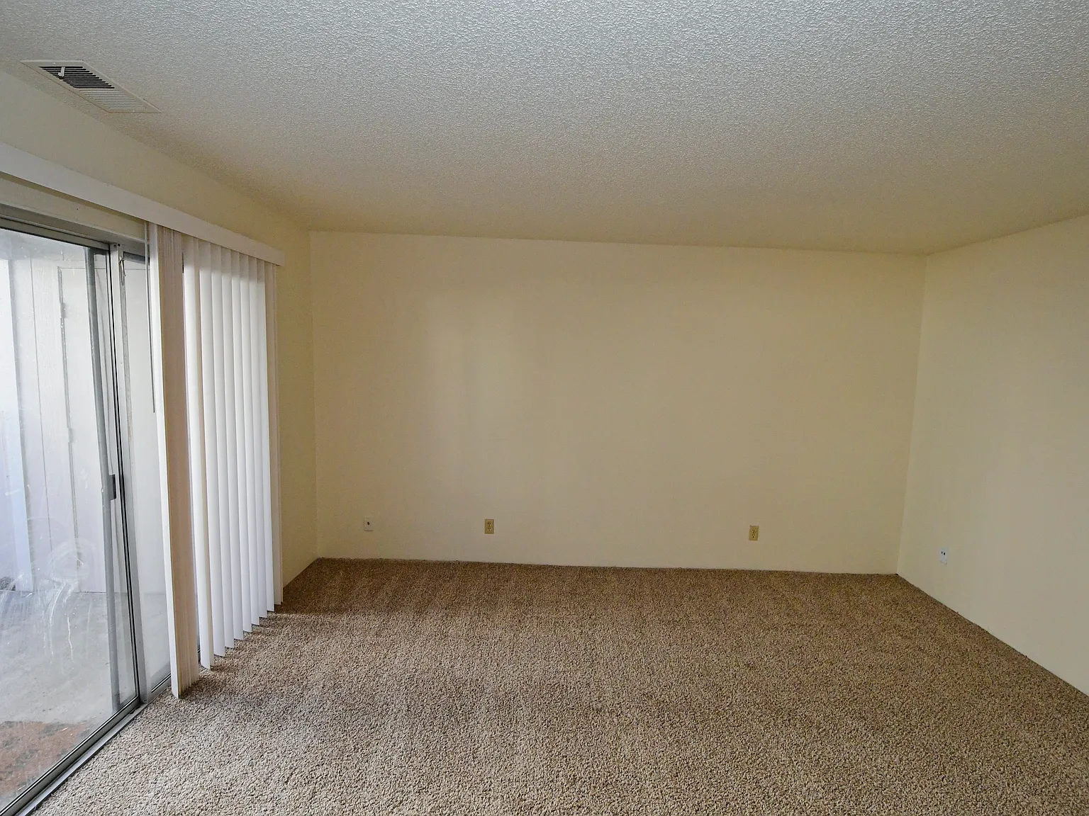 1 bed, 640 sqft, $1,300 — Photo 3