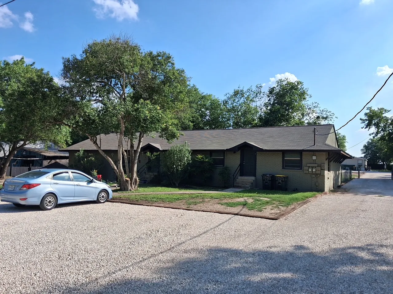 3 bed, 1200 sqft, $1,375 — Photo 3