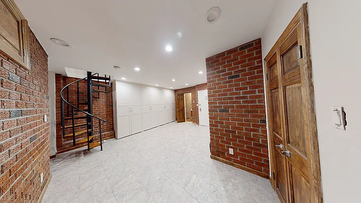 Rented by Bond New York | media 36