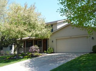 4876 Cedar Ridge Dr NE, Grand Rapids, MI 49525