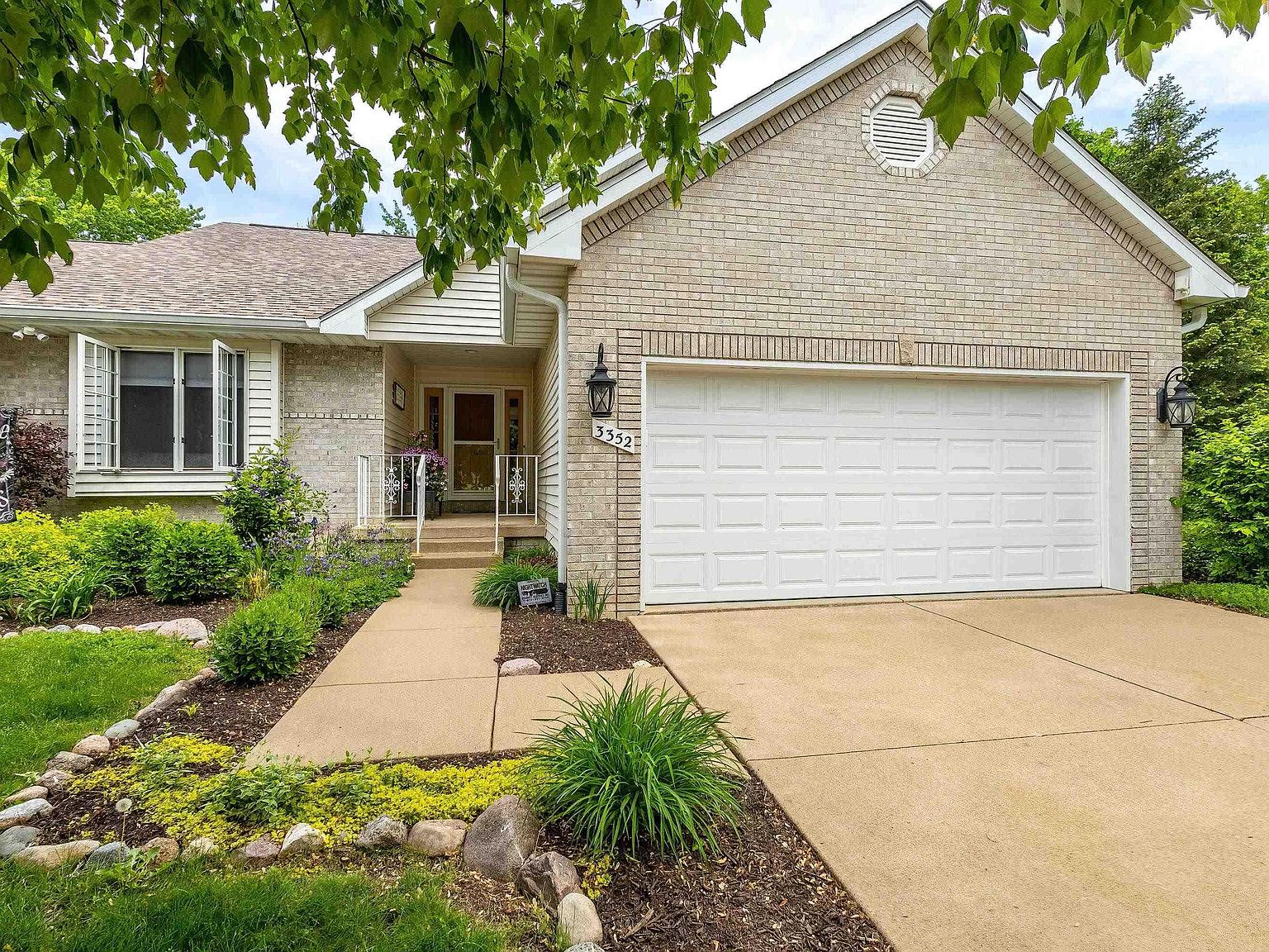 3352 Sunburst Dr, Bettendorf, IA 52722 Zillow