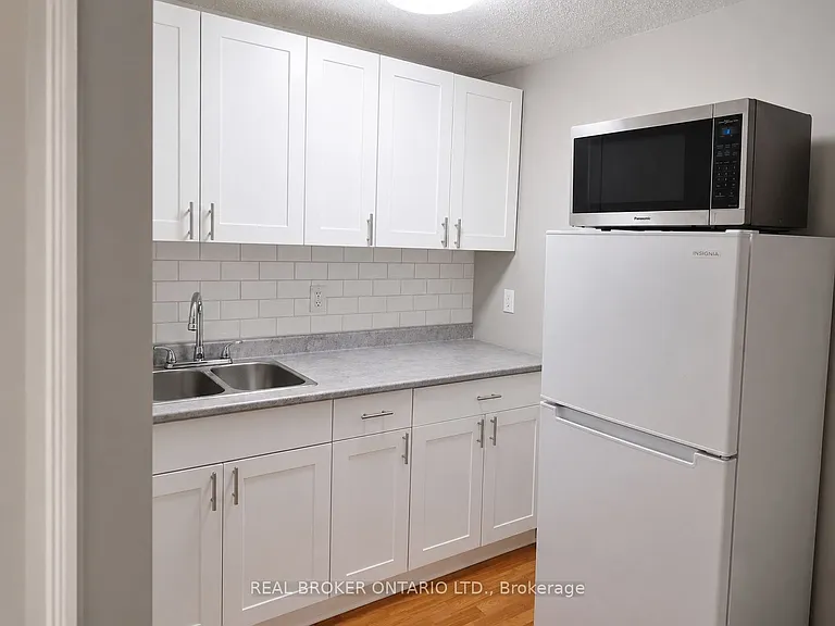 2261 Hanbury Ct — Photo 3