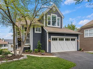 807 Viewpointe Dr, Saint Charles, IL 60174