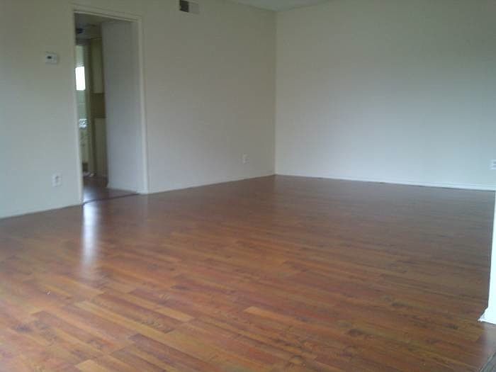 2nd image of 6039 Whitsett Ave APT 101