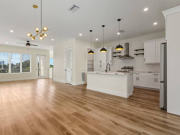 4th image of 120 E Gladys St #3