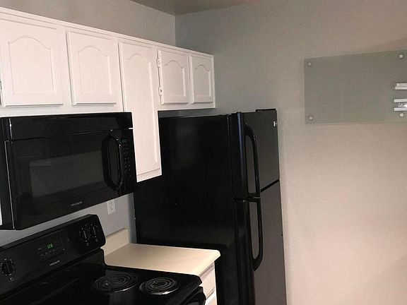 5th image of 625 S Westwood St #179