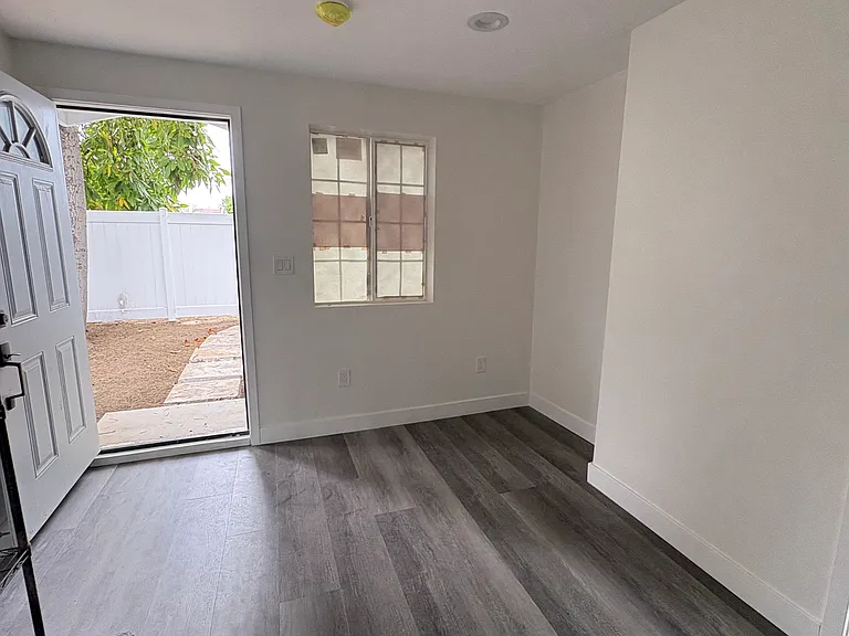 506 W Hillcrest Blvd #2 — Photo 3
