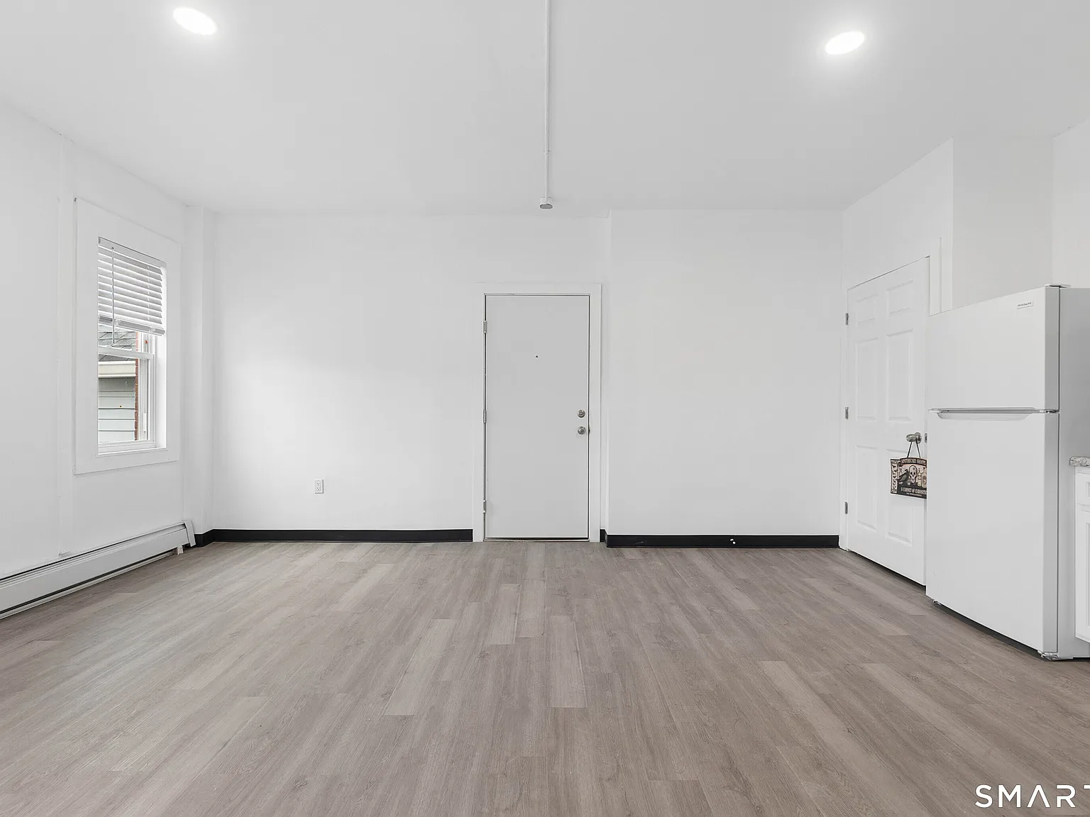 3 bed, 1.0 bath, 11145 sqft, $1,750 — Photo 4