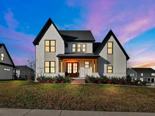 867 Shady Bluff Trl, Clarksville, TN 37043