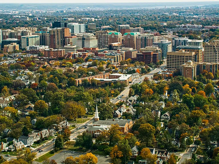 Discover the energy of Arlington with vibrant dining, entertainment, and everyday conveniences just moments from home.