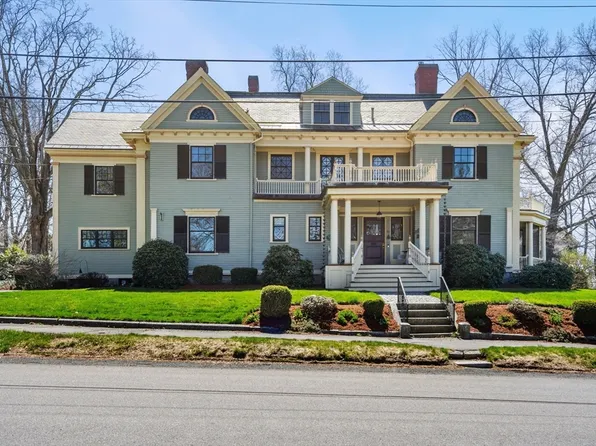 53 Mansur St, Lowell, MA 01852