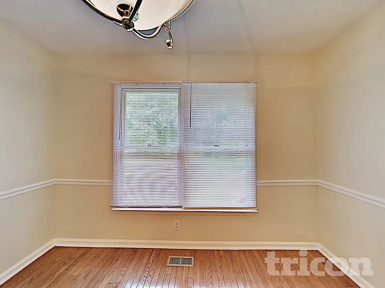 1943 Turfland Dr — Photo 6