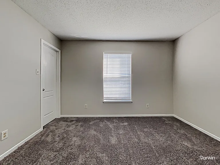 1933 Southernwood Ln — Photo 13