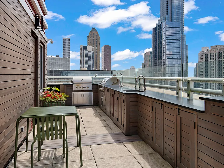 Chestnut Tower Apartments — Photo 26