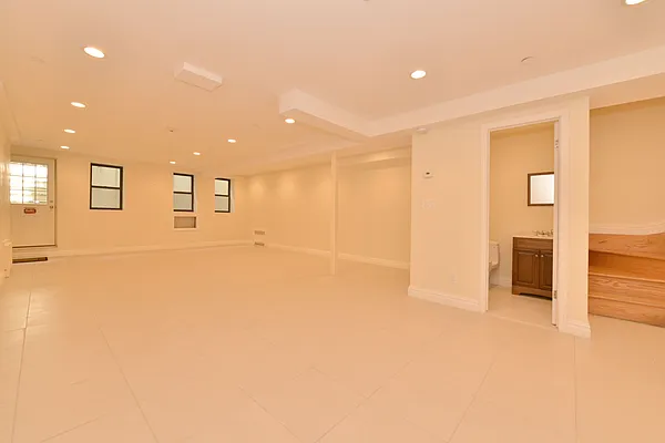 Sold by Nest Seekers International | media 9