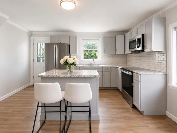 31 Dill Street, Lewiston, ME 04240