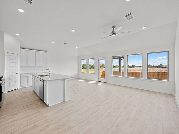4th image of 108 Divisadero Dr