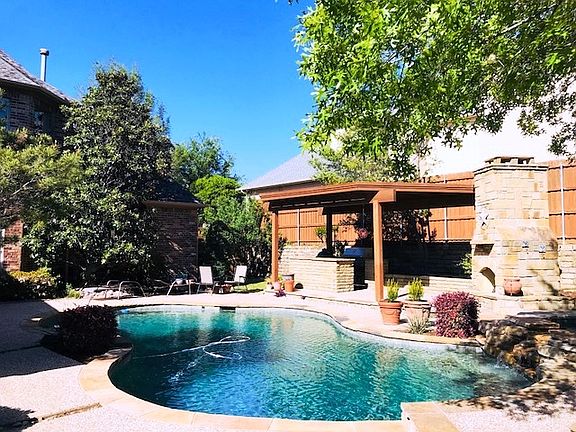 3rd image of 6636 Woodland Hills Ln