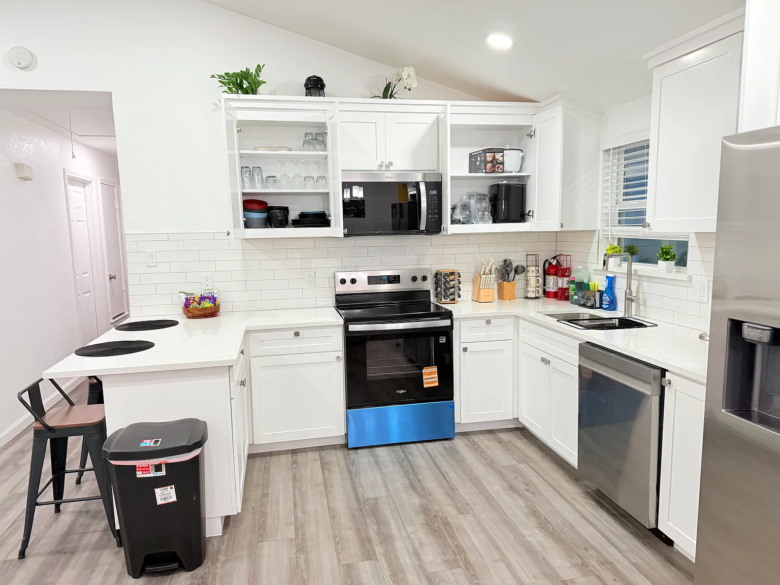 3 bed, 1100 sqft, $4,500 — Photo 1