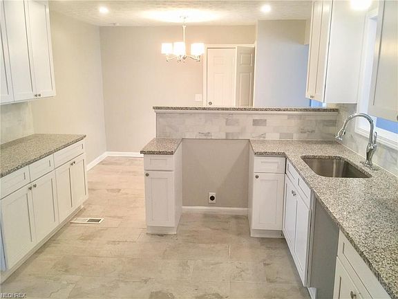 4th image of 13034 Cherry Ln
