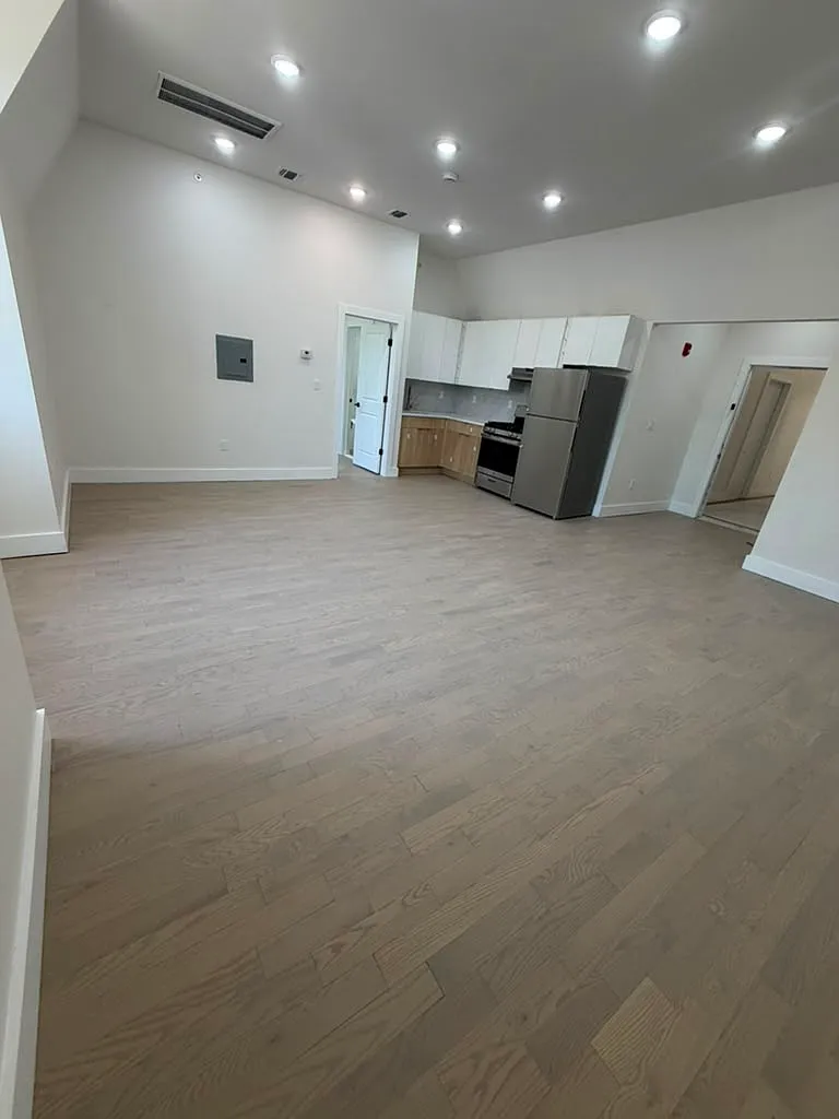 2 bed, 994 sqft, $2,600 — Photo 1