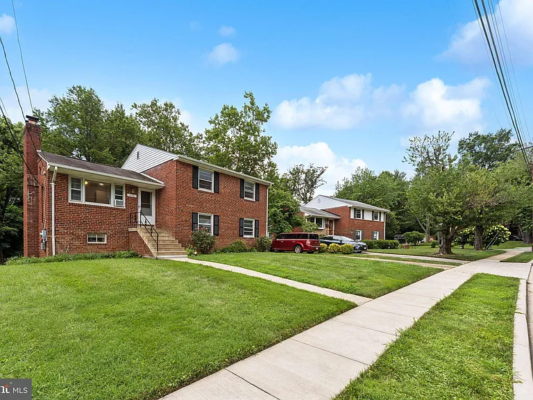 10307 Beaumont St — Photo 2