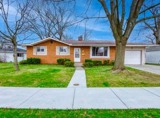 704 Briarwood Ln, Fenton, MI 48430