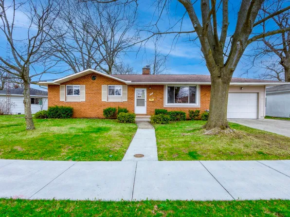 704 Briarwood Ln, Fenton, MI 48430