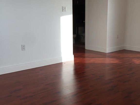 Master Bedroom (16x13)