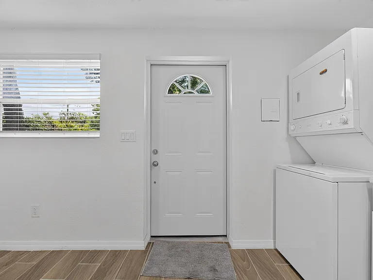 1005 E Flora St — Photo 17