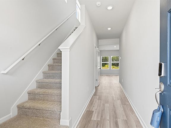 5th image of 264 Fair Cross Cir