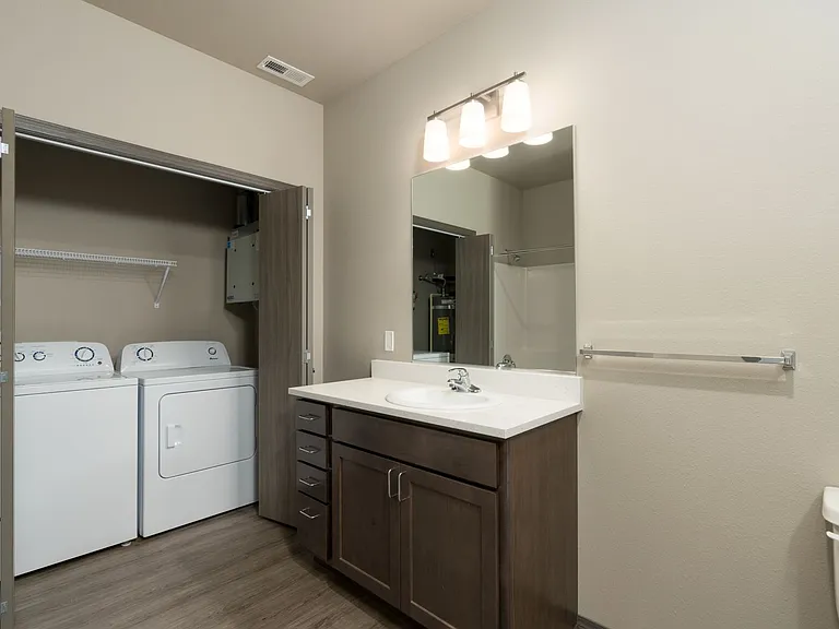 3024 E Jackson Ave — Photo 8