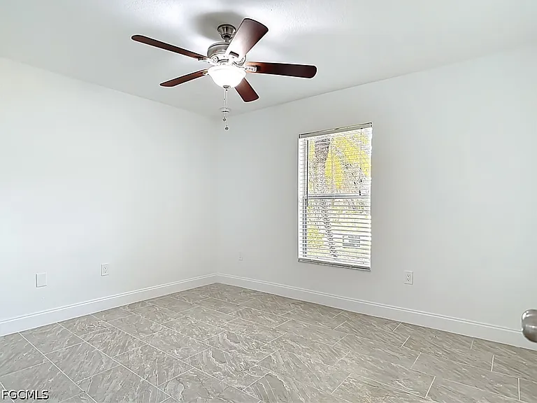 18522 Robinson Ave — Photo 14