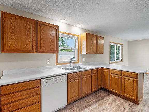 5th image of 2106 8th Ave NW