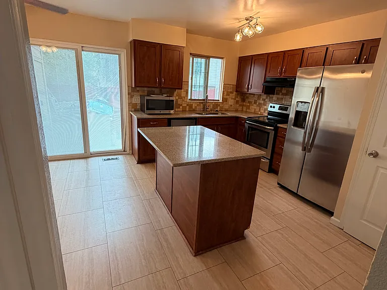 1609 S Ivory Cir #B — Photo 1