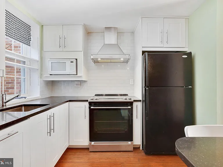 24 E Hamburg St — Photo 10