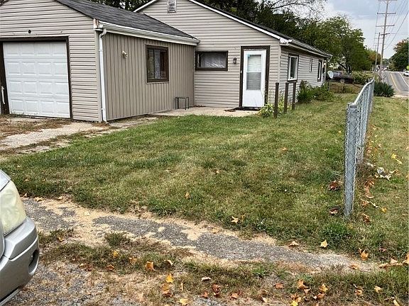 4th image of 3721 W Hillcrest Ave