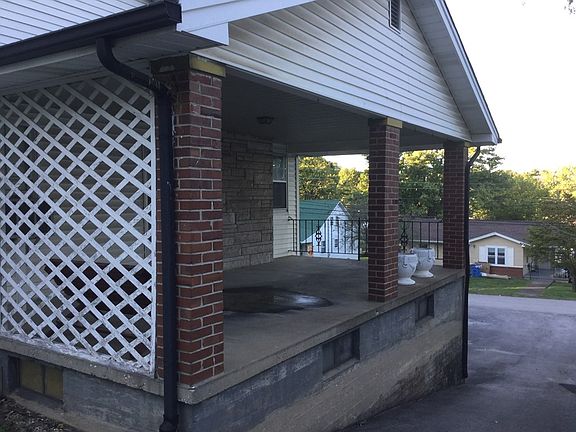 4th image of 215 Cedar St