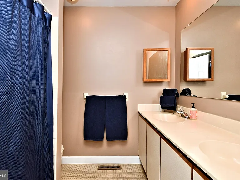 800 Beacon Ct — Photo 44