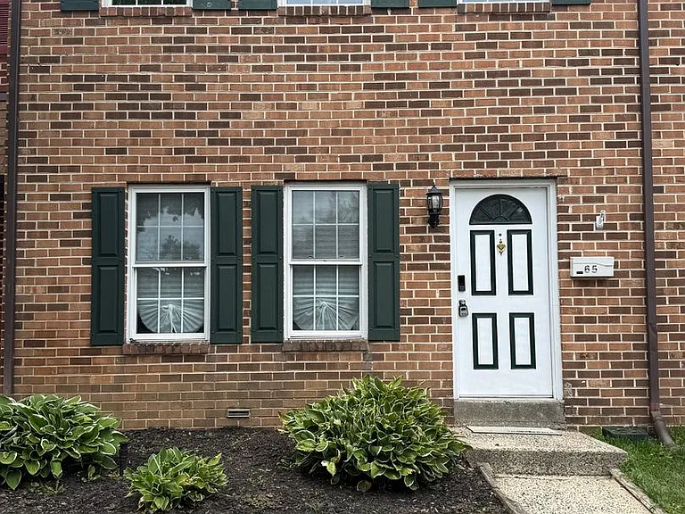 65 Constitution Ave — Photo 1