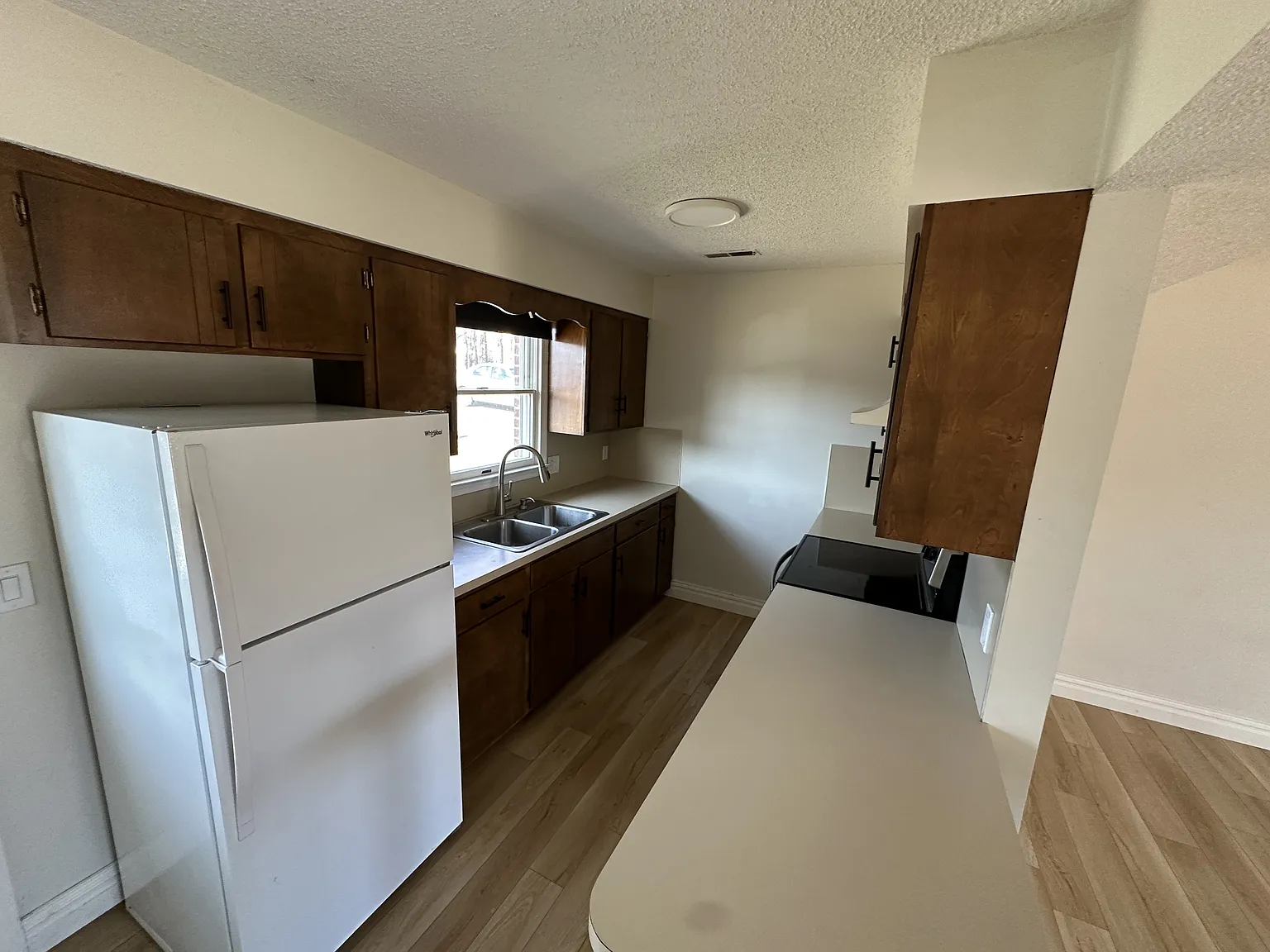 2 bed, 1.5 bath, 972 sqft, $1,575 — Photo 4