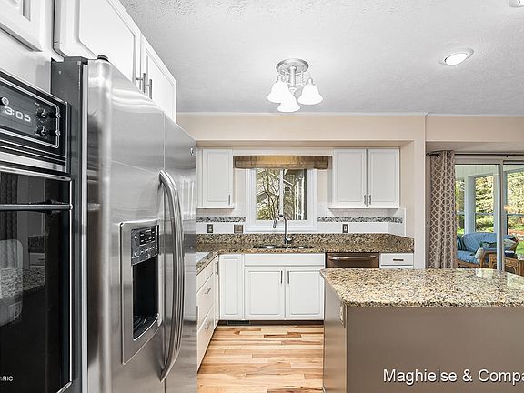 3rd image of 5695 Arroyo Vista Dr NE