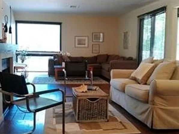 4577 Walnut St #1, Kansas City, MO 64111